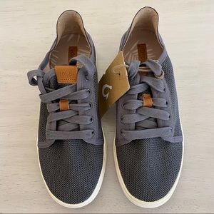 NWT Womens OluKai sneakers sz 6.5 (Gray)